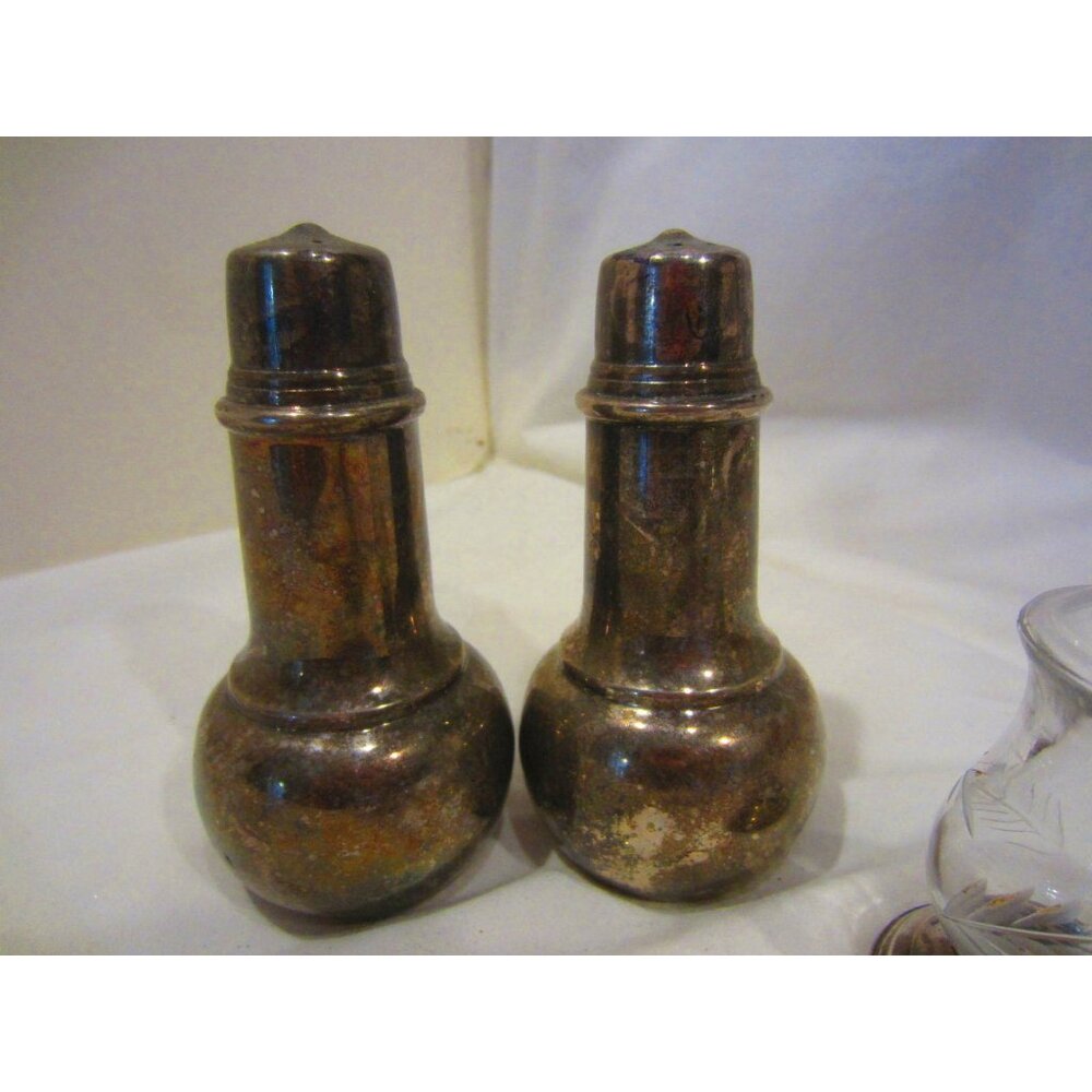 INTERNATIONAL SILVER salt & pepper shakers 2 pc Vintage